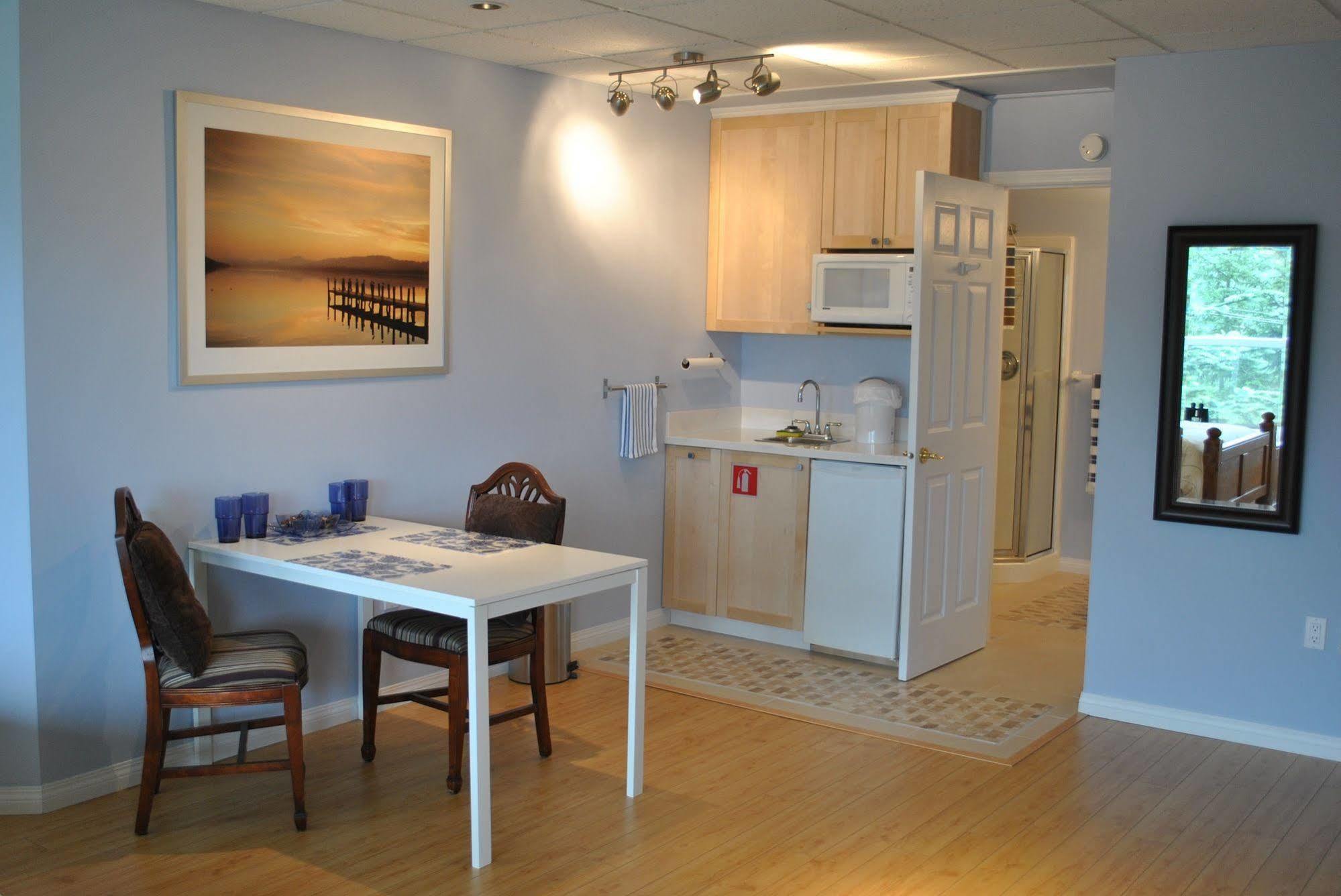 Madeira Park Oceanview Suites Bed & Breakfast 4*